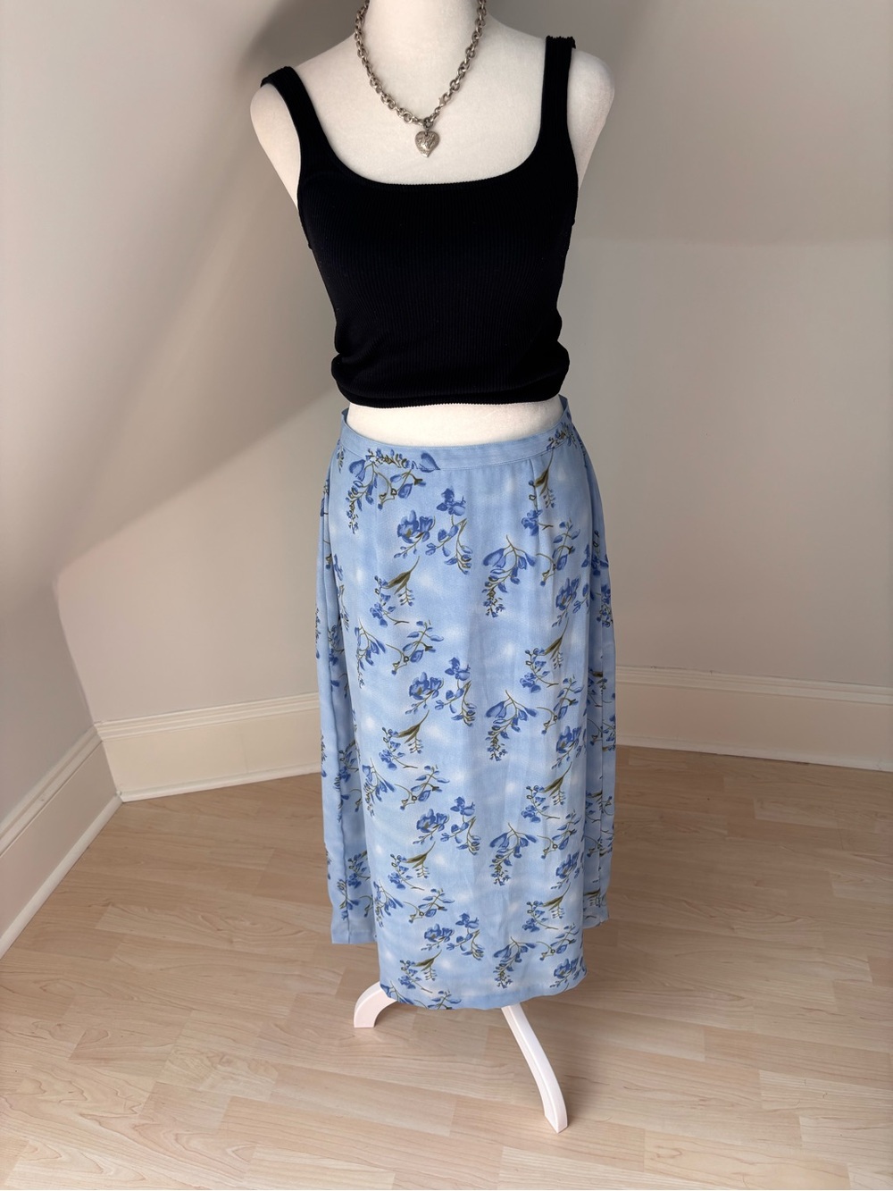 Vintage Cottage Cove Blue Floral Midi Skirt 🩵
